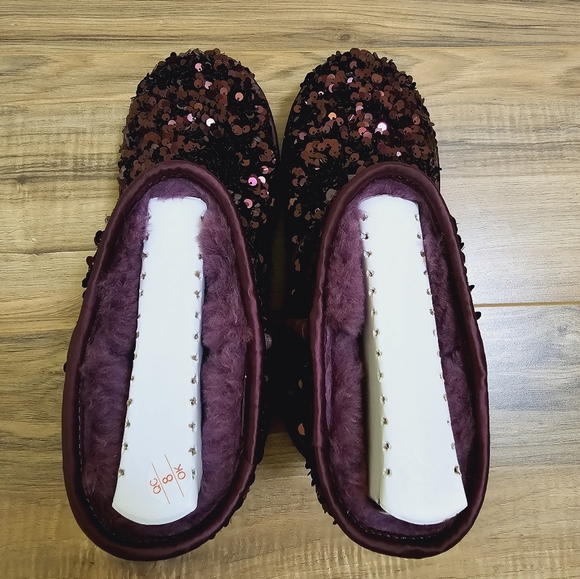 UGG Classic Mini ChunkySequin, pinot noir, size US 7 - Picture 10 of 11